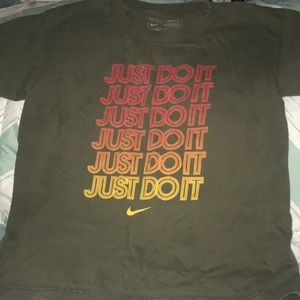 NIKE T-SHIRT